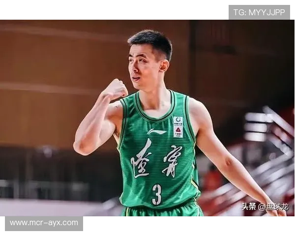 赵继伟与亨特进行战术演练，辽宁队盼其复出改善进攻