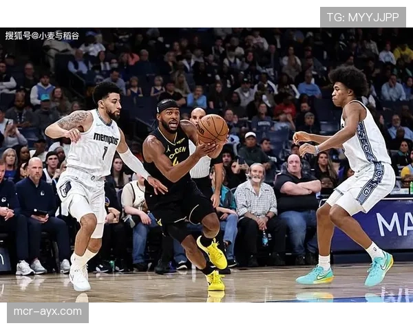 勇士vs凯尔特人半场战罢，勇士侧翼传球成功率领先15个百分点